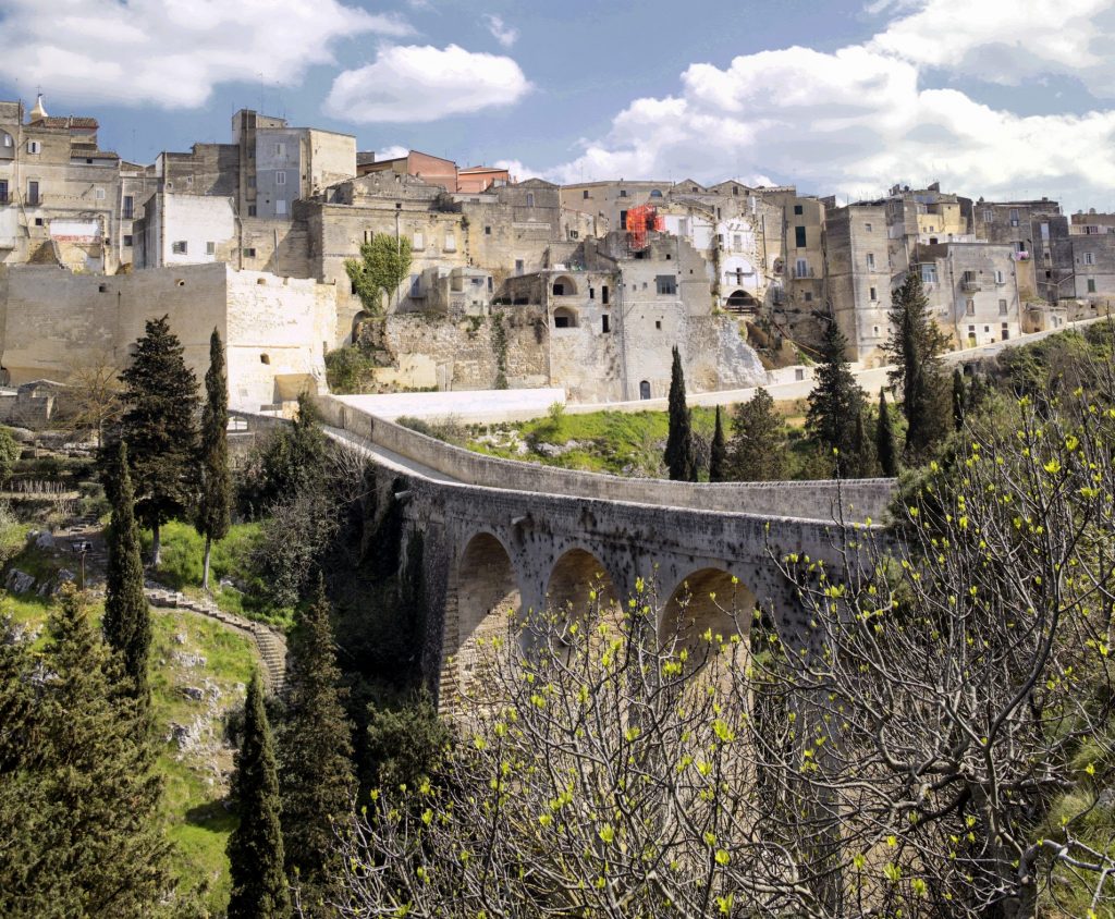 Sul Ponte di Gravina il maestoso