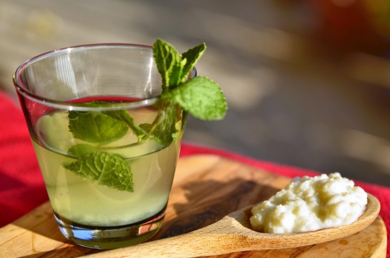 Pediluvio Con Acqua E Sale Pediluvio naturale con acqua e sale grosso: come farlo e quali sono i