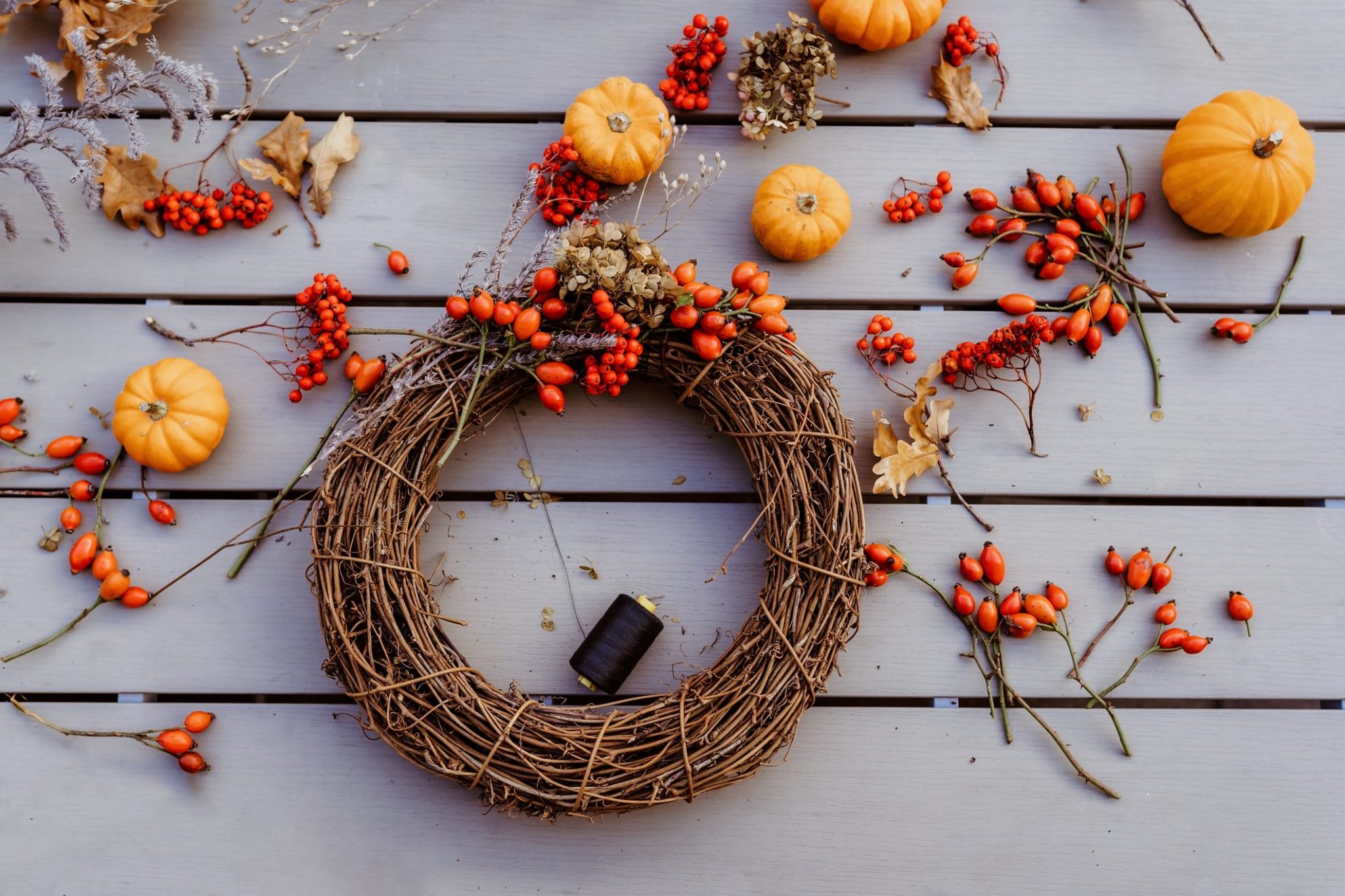 Gisela Graham Ghirlanda Autunnale Physalis – Rami Finti Con Bacche Arancioni E Rosse, Lunghezza 136 Cm, Decorazione Per Casa